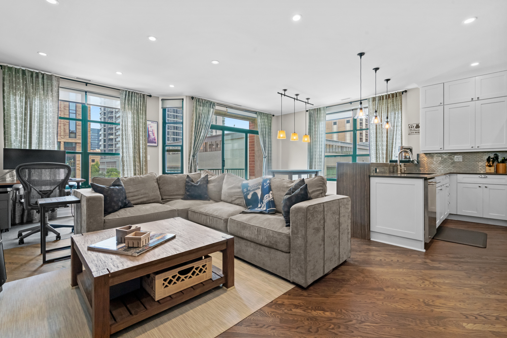 841 W Monroe Street Unit: 4A
