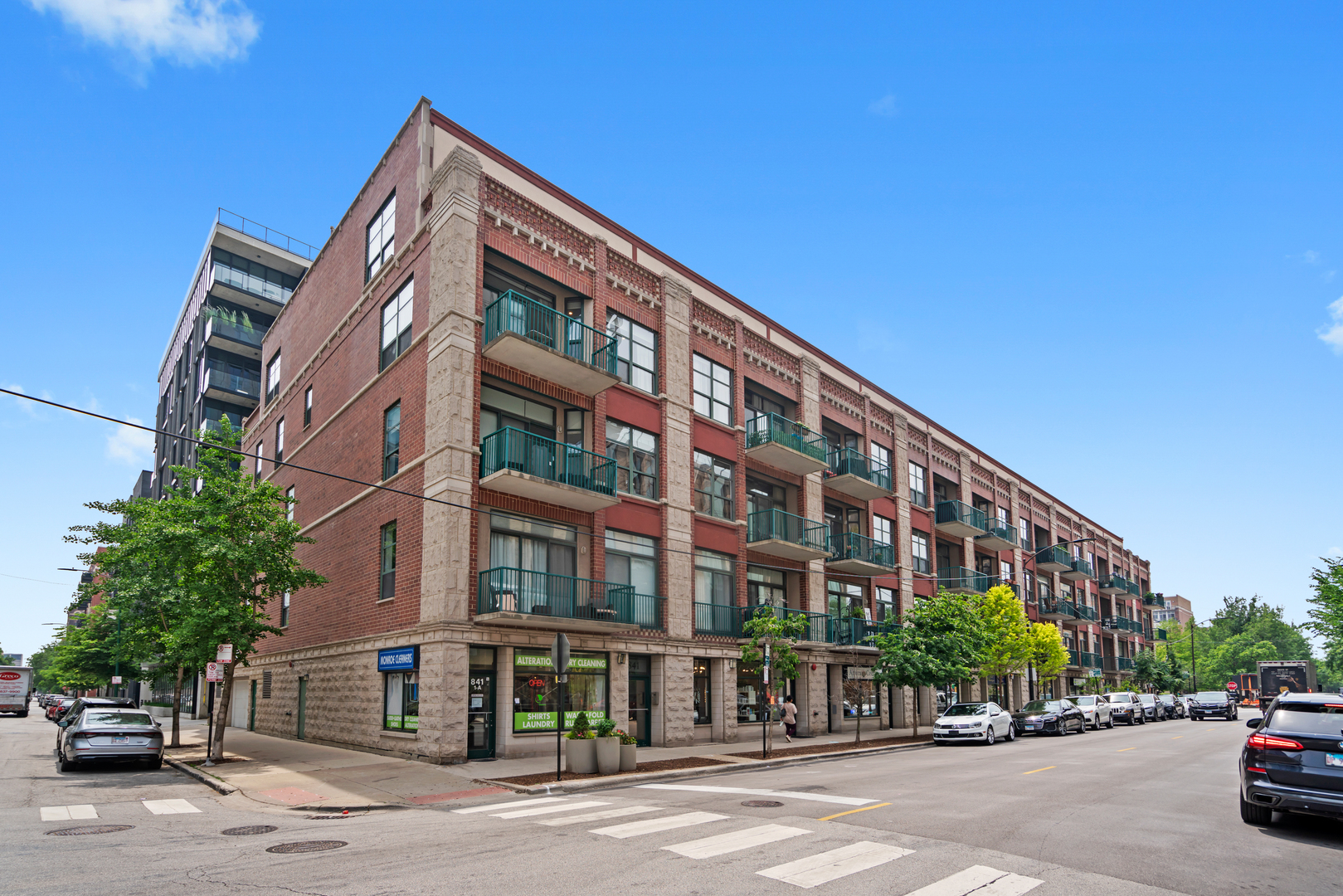 841 W Monroe Street Unit: 4A