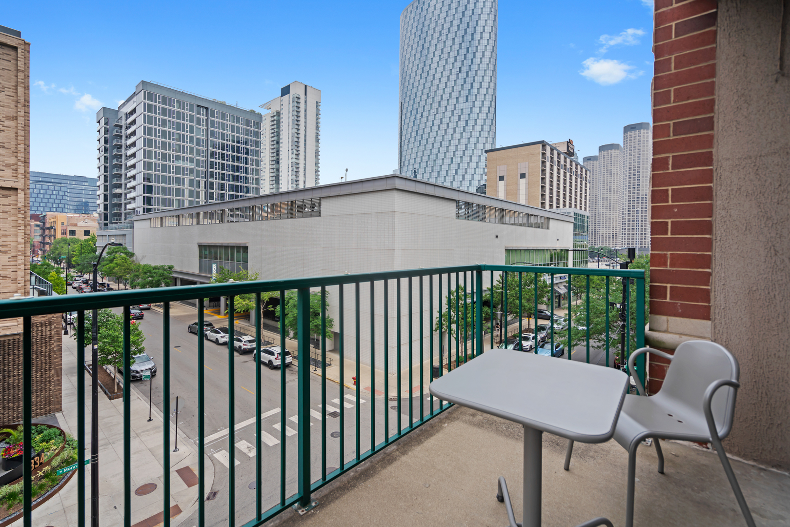 841 W Monroe Street Unit: 4A