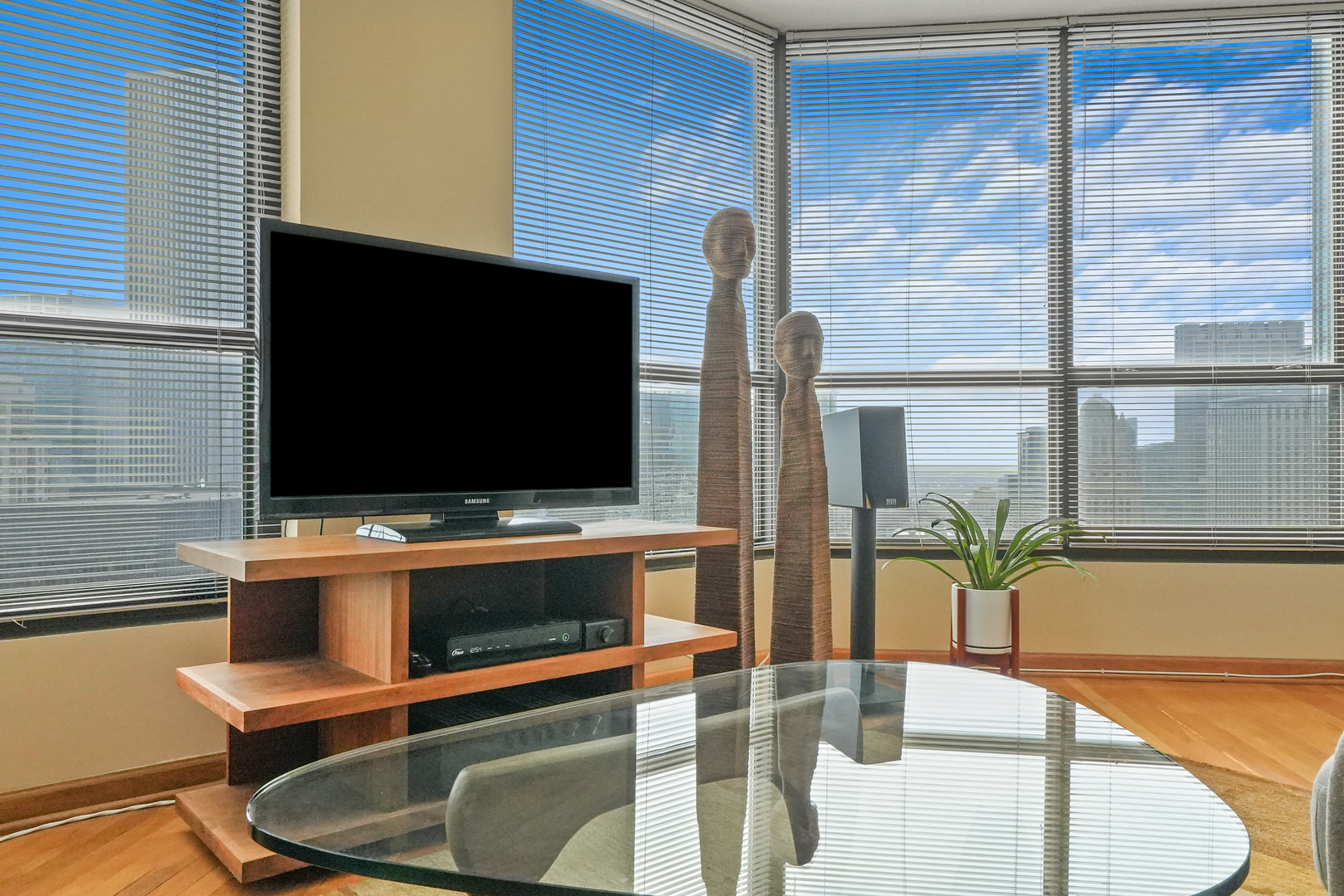 405 N WABASH Avenue Unit: 4709