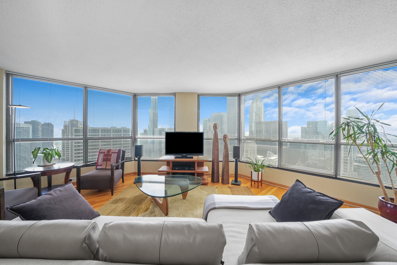 405 N WABASH Avenue Unit: 4709