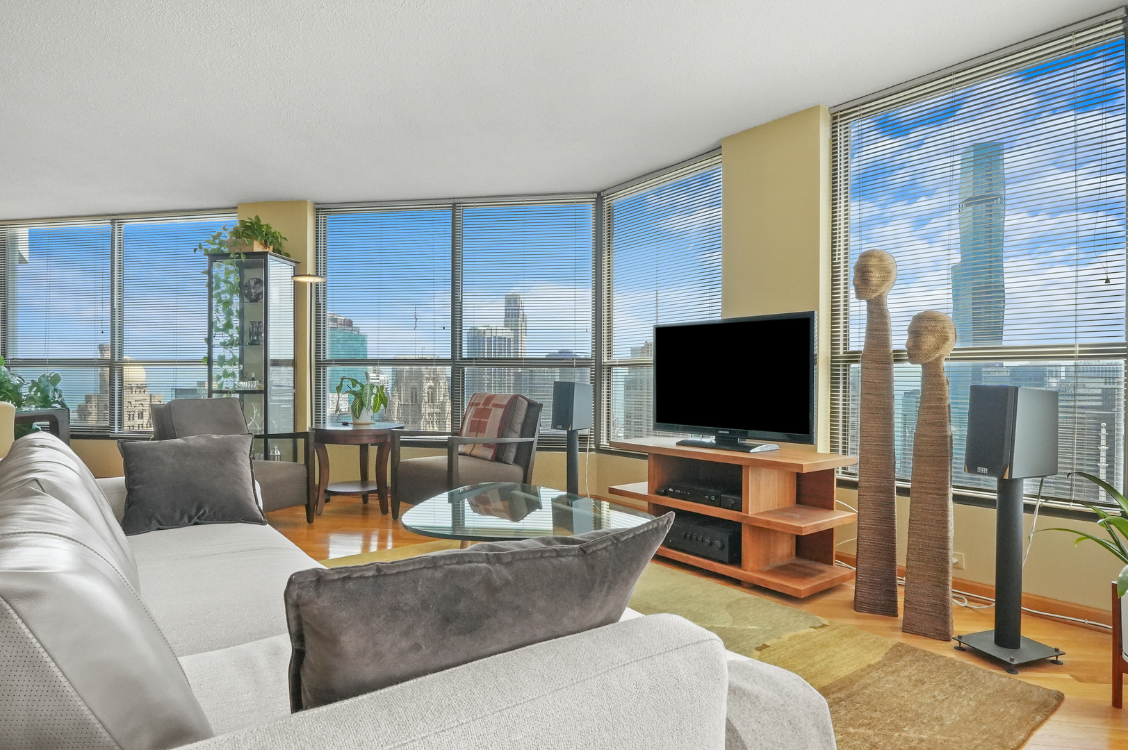 405 N WABASH Avenue Unit: 4709