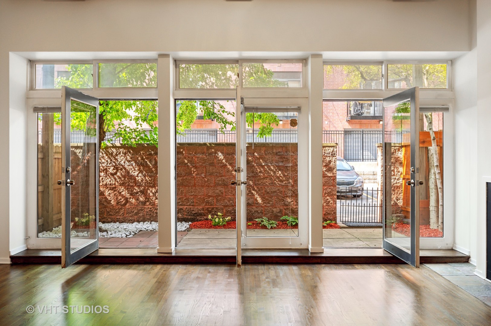 1760 W Wrightwood Avenue Unit: 107