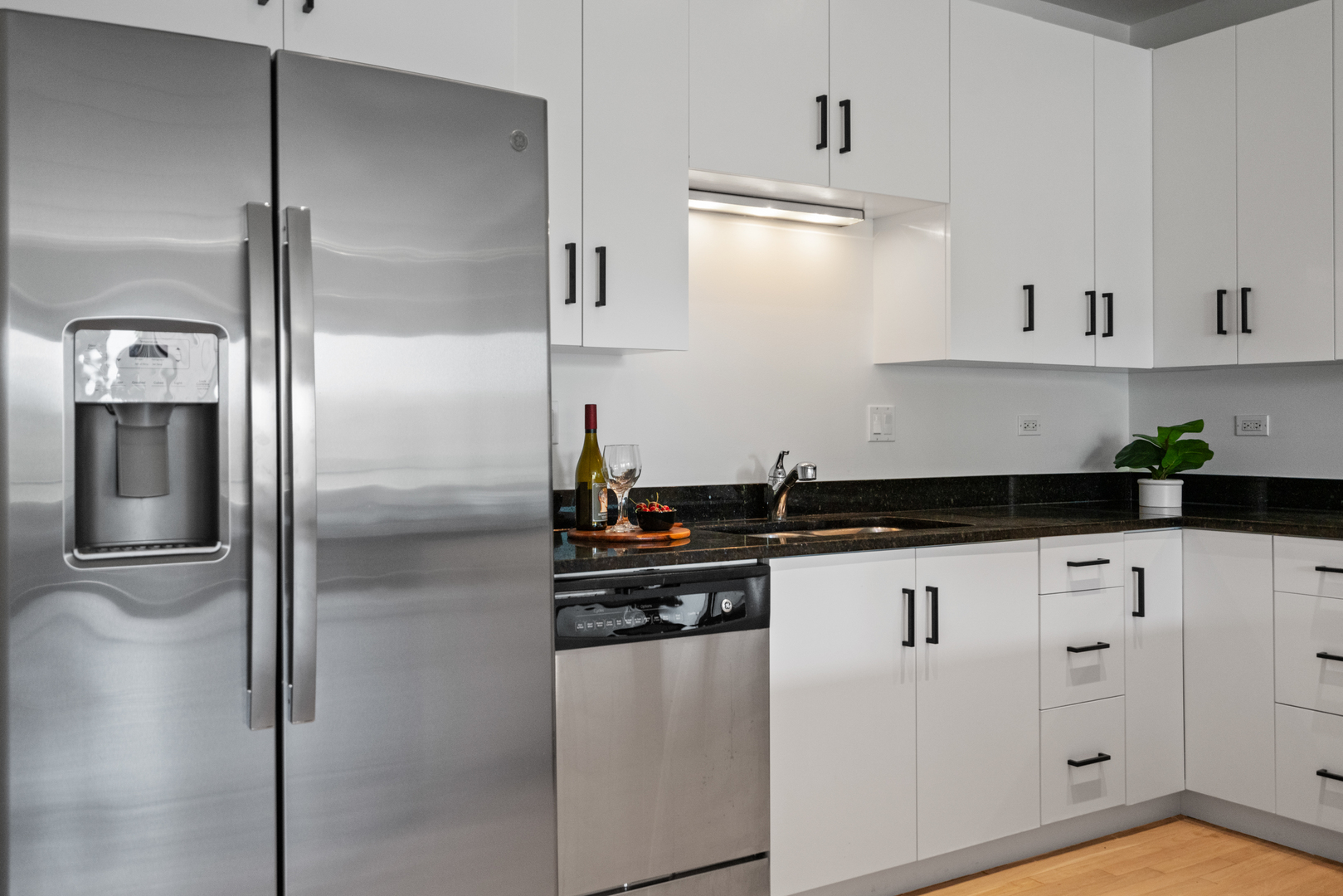 1332 W Madison Street Unit: 2E