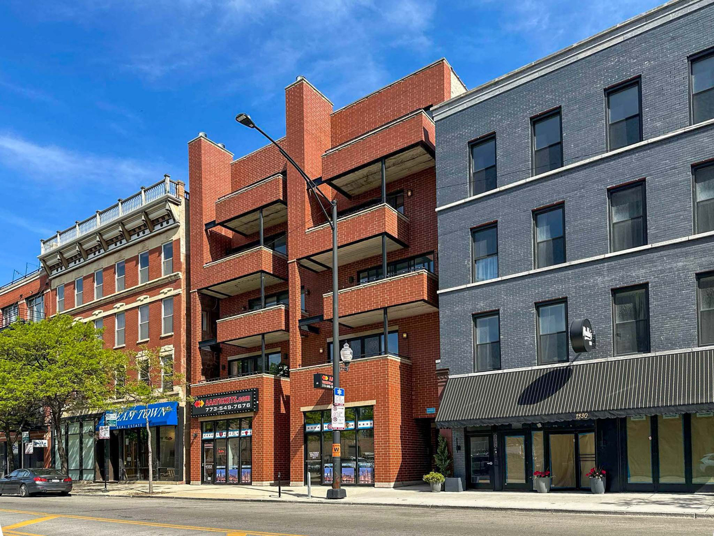 1332 W Madison Street Unit: 2E