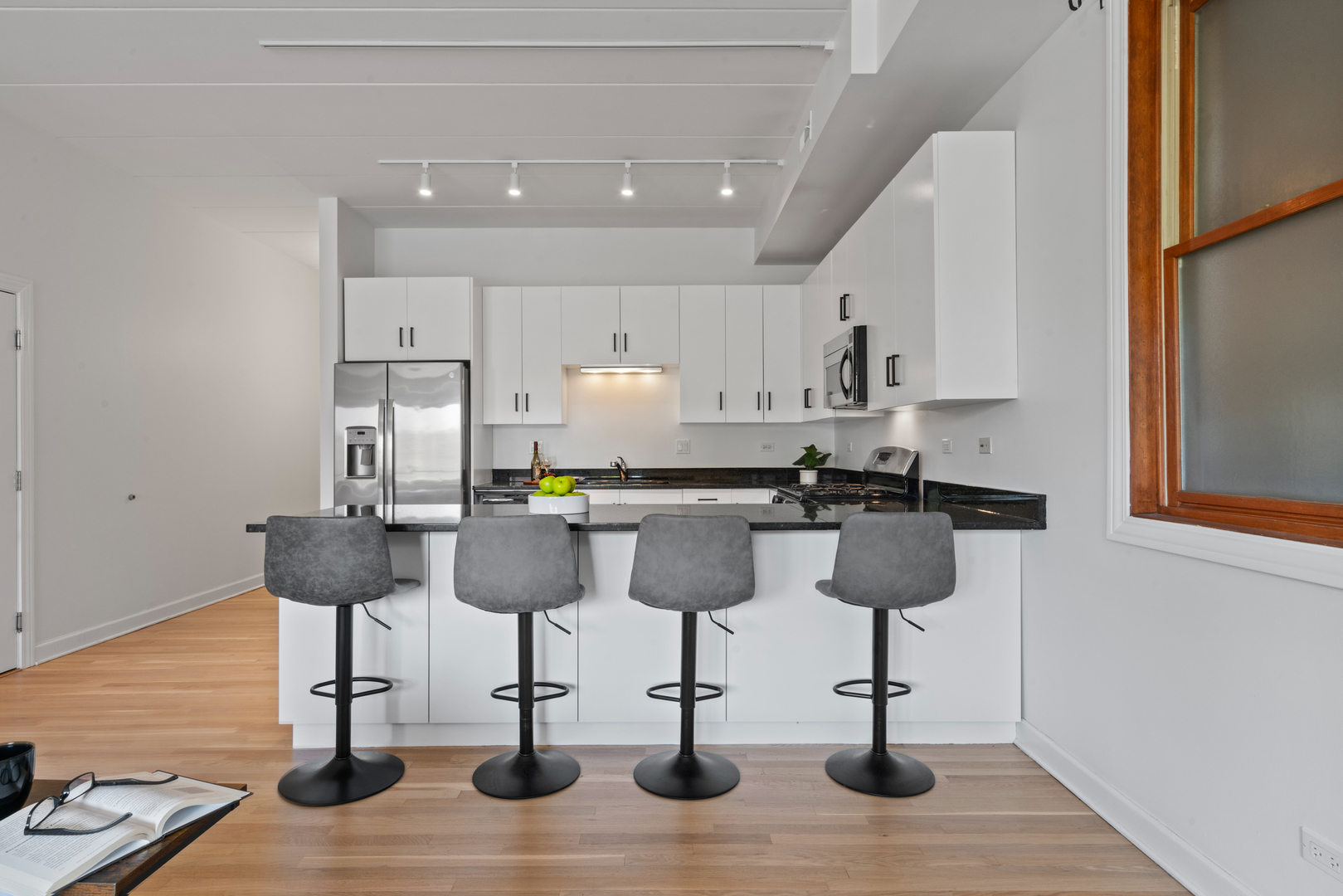 1332 W Madison Street Unit: 2E