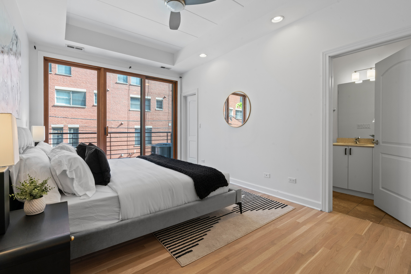 1332 W Madison Street Unit: 2E