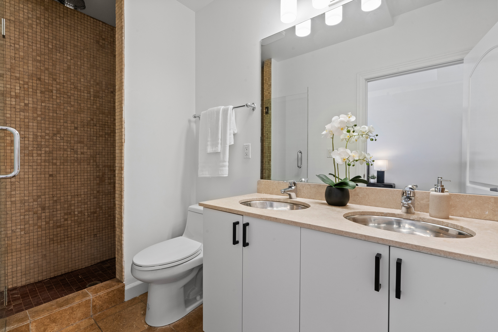 1332 W Madison Street Unit: 2E