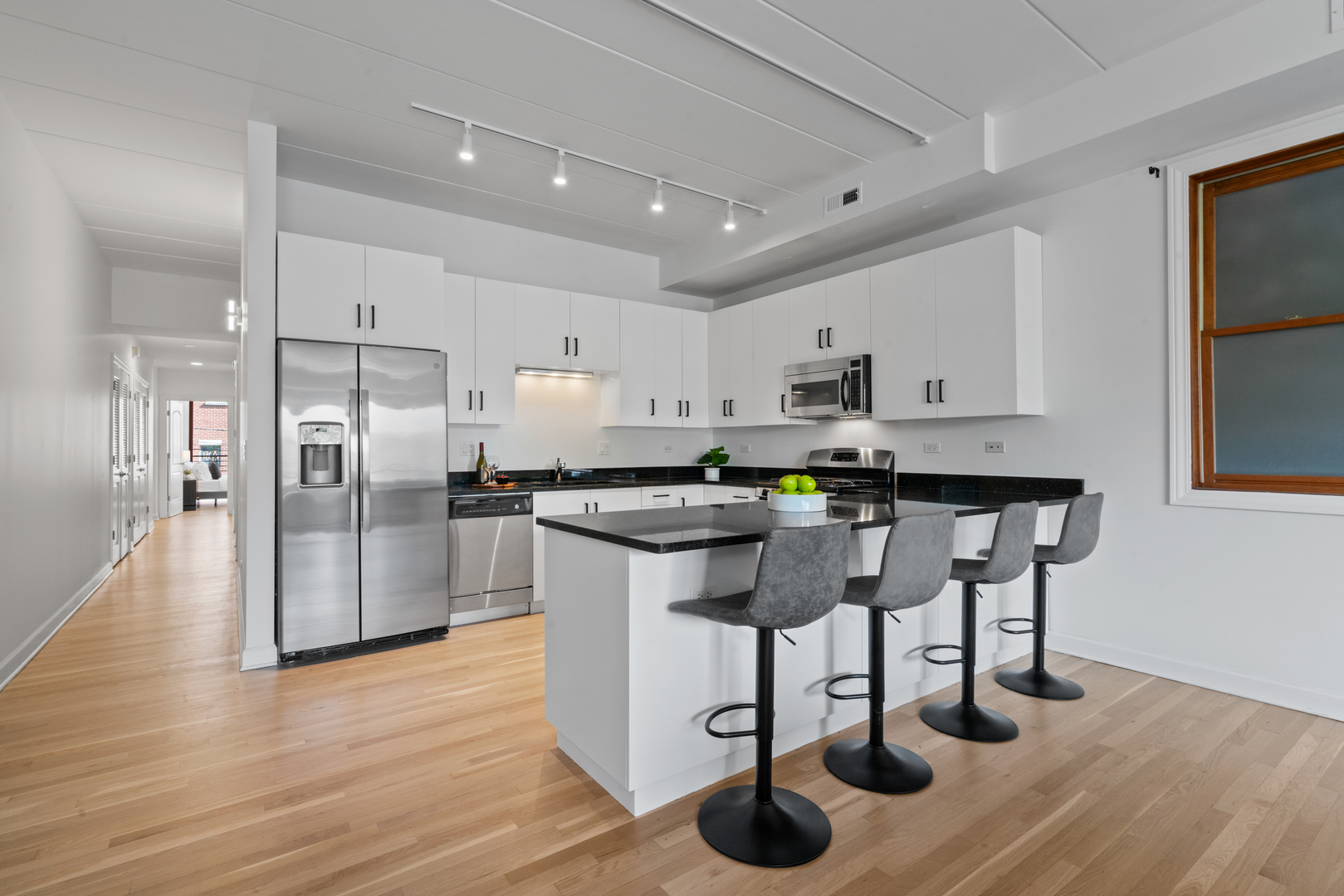 1332 W Madison Street Unit: 2E