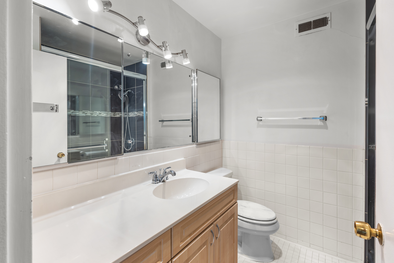 4250 N Marine Drive Unit: 1104