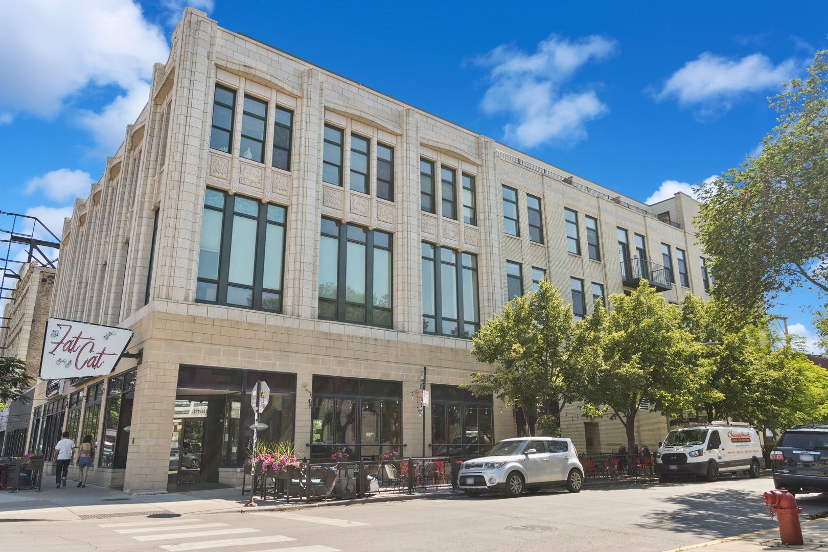 1215 W Gunnison Street Unit: 202