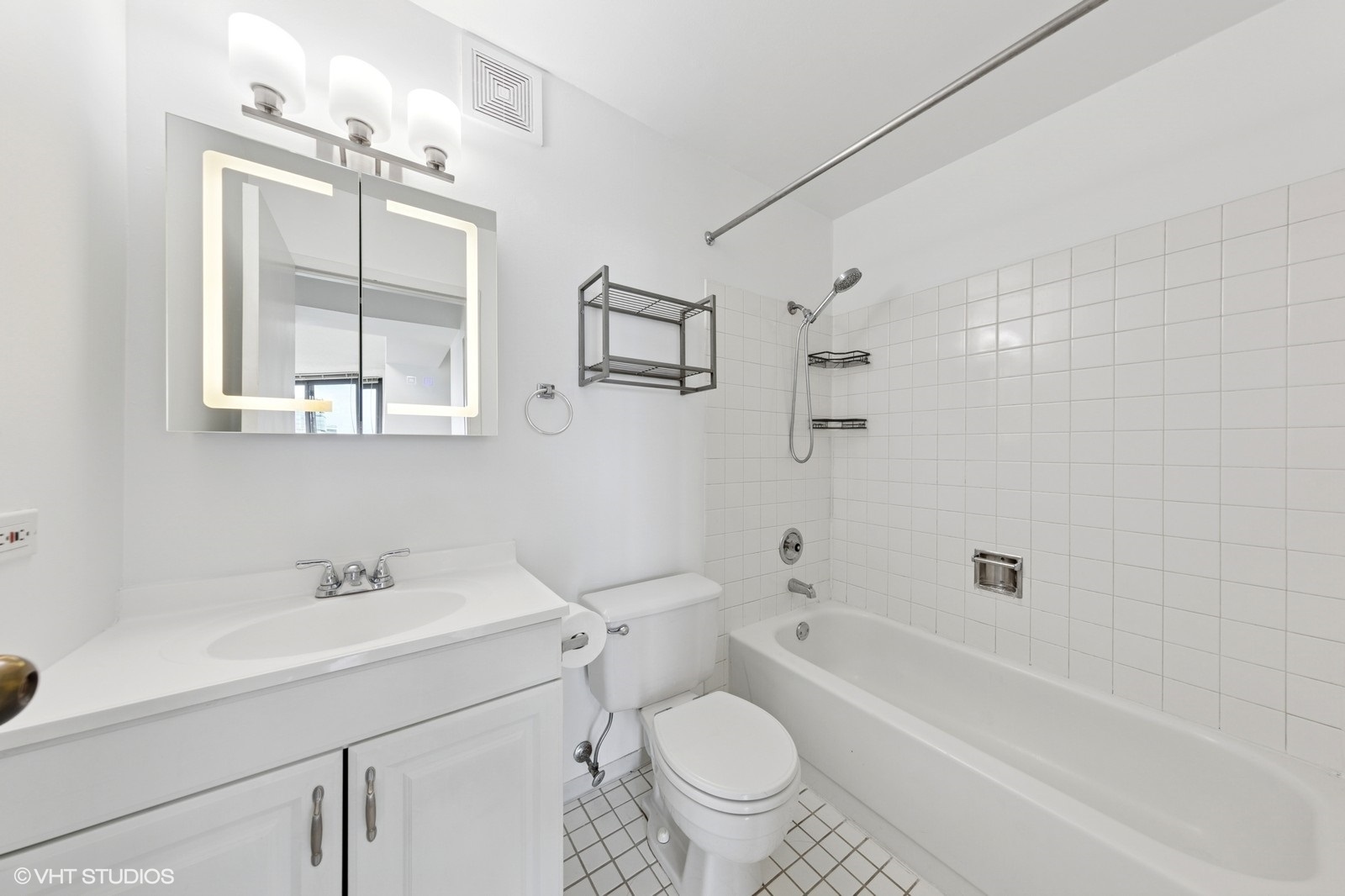 33 W Delaware Place Unit: 10K