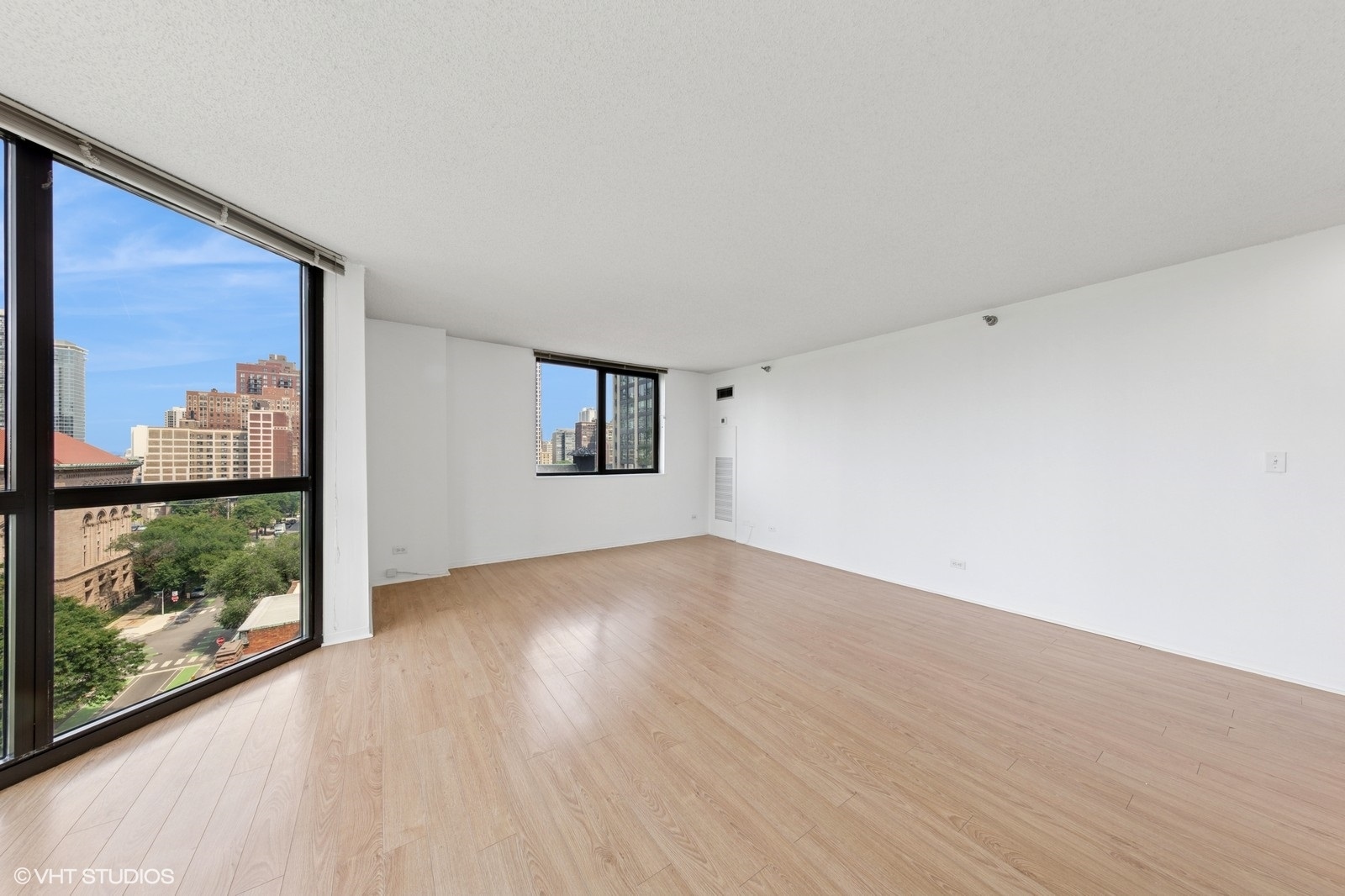 33 W Delaware Place Unit: 10K