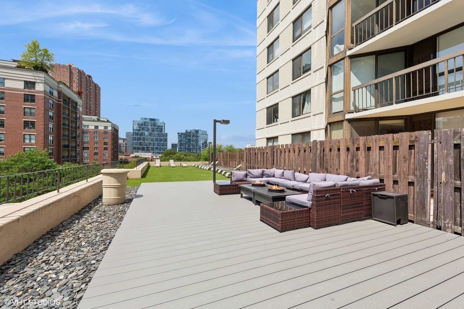 33 W Delaware Place Unit: 10K