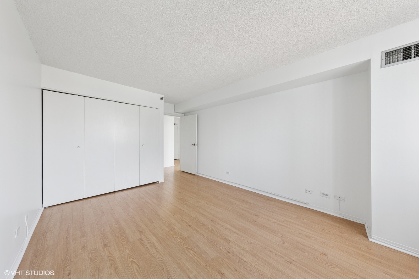 33 W Delaware Place Unit: 10K