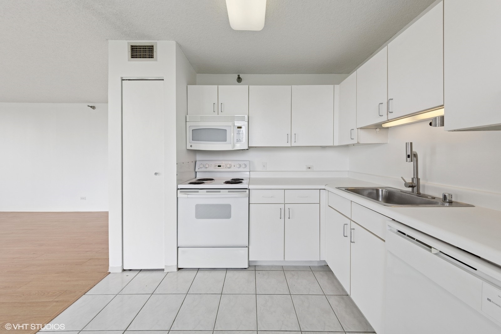 33 W Delaware Place Unit: 10K