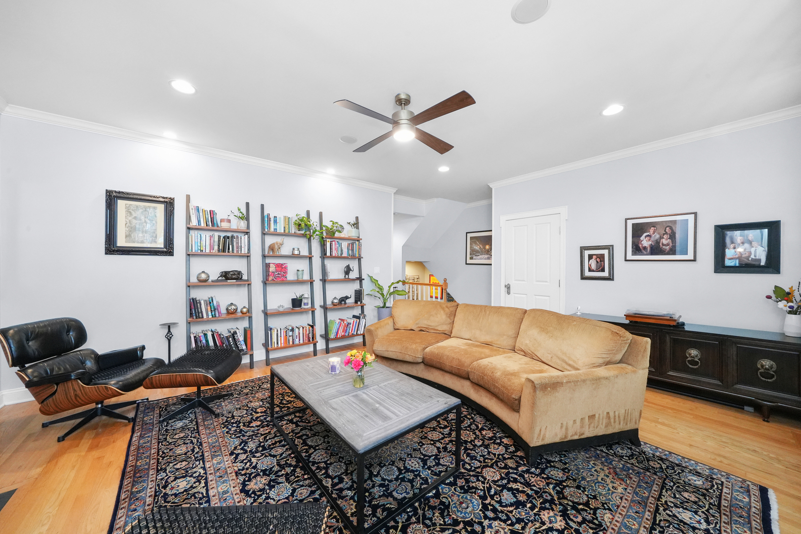 1749 W Roscoe Street Unit: 1