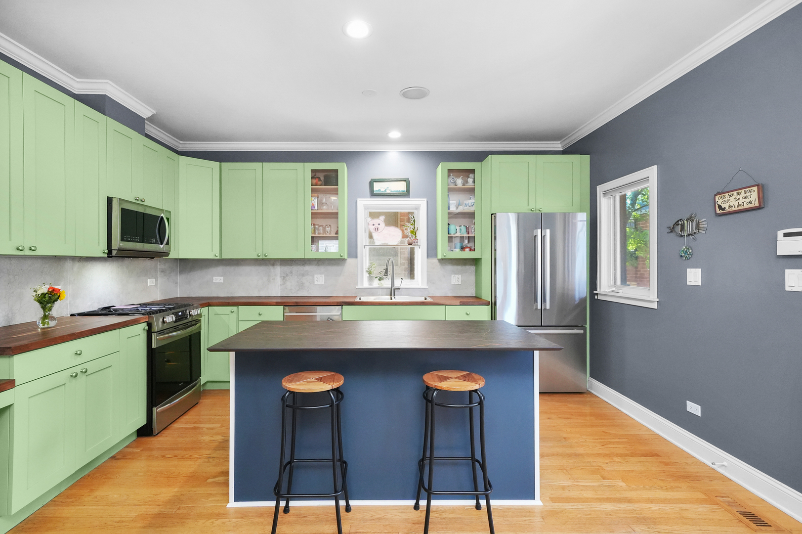 1749 W Roscoe Street Unit: 1
