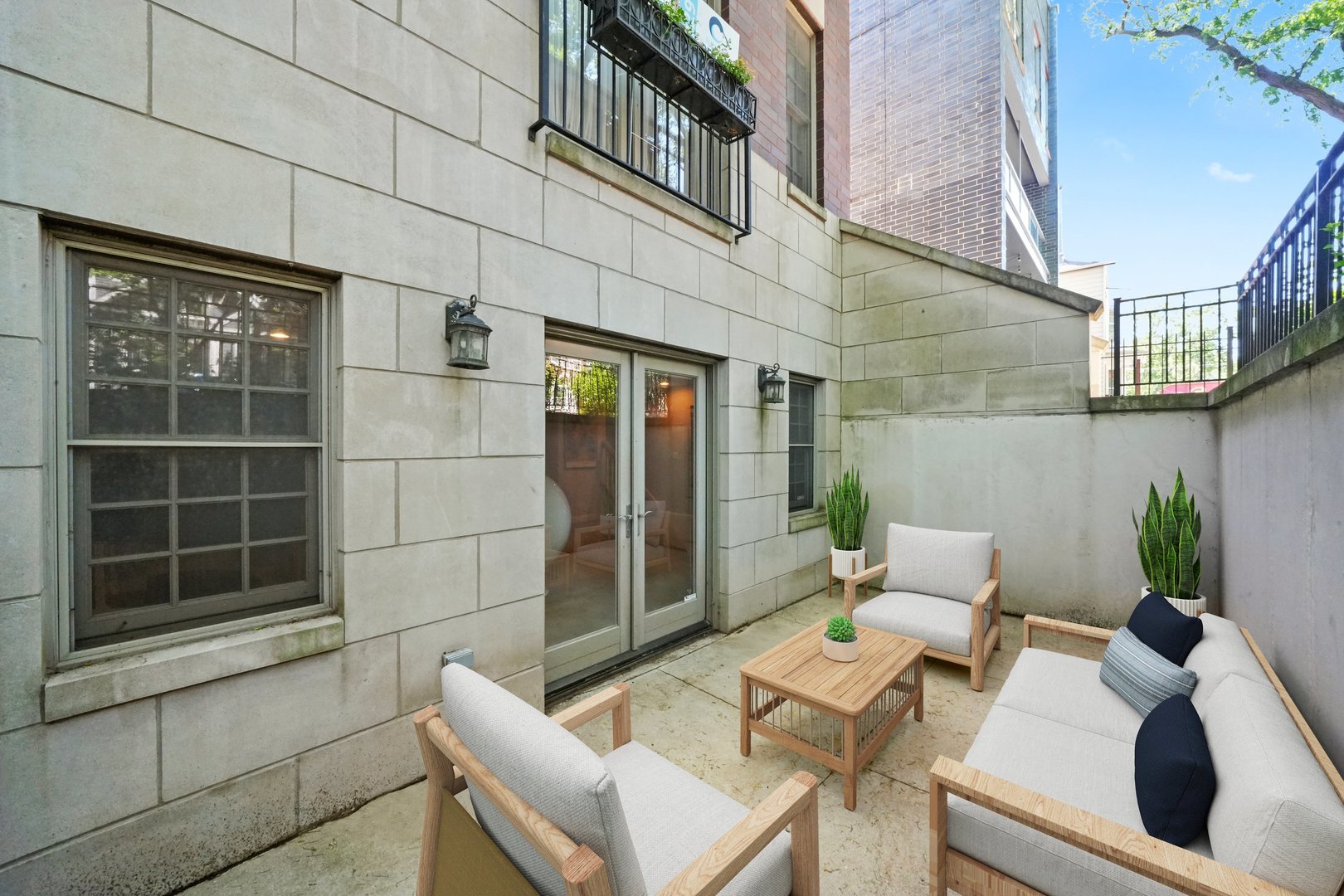 1749 W Roscoe Street Unit: 1