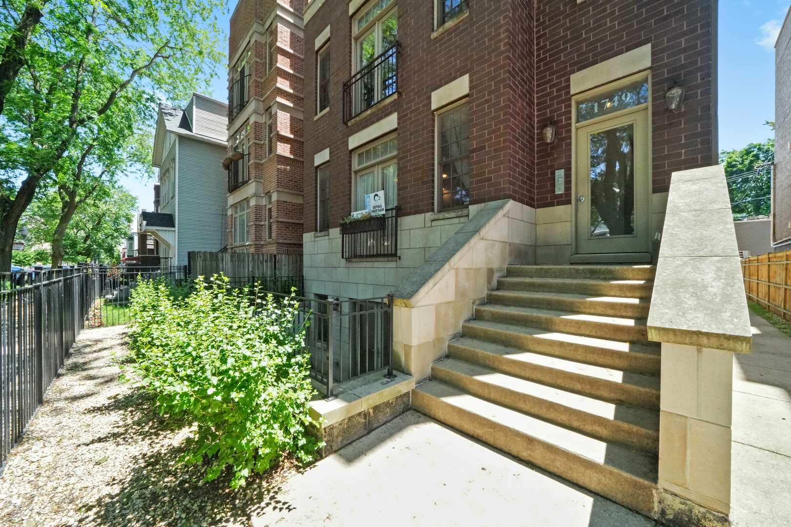1749 W Roscoe Street Unit: 1