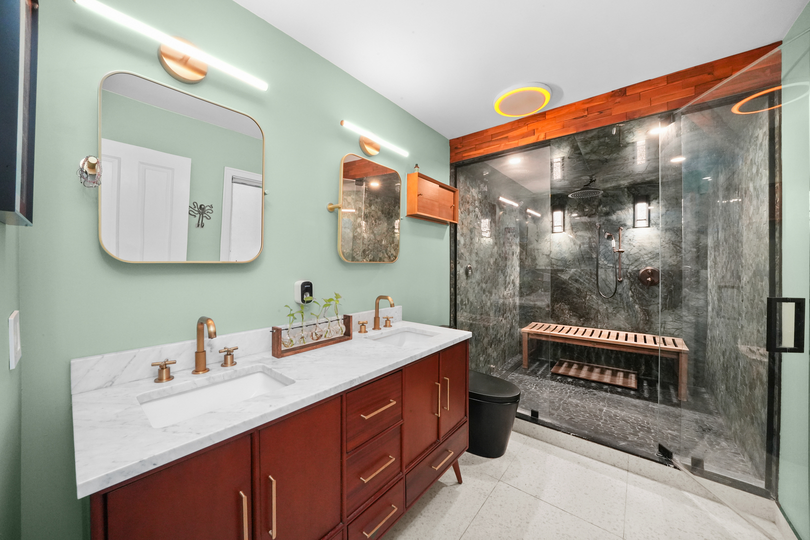 1749 W Roscoe Street Unit: 1