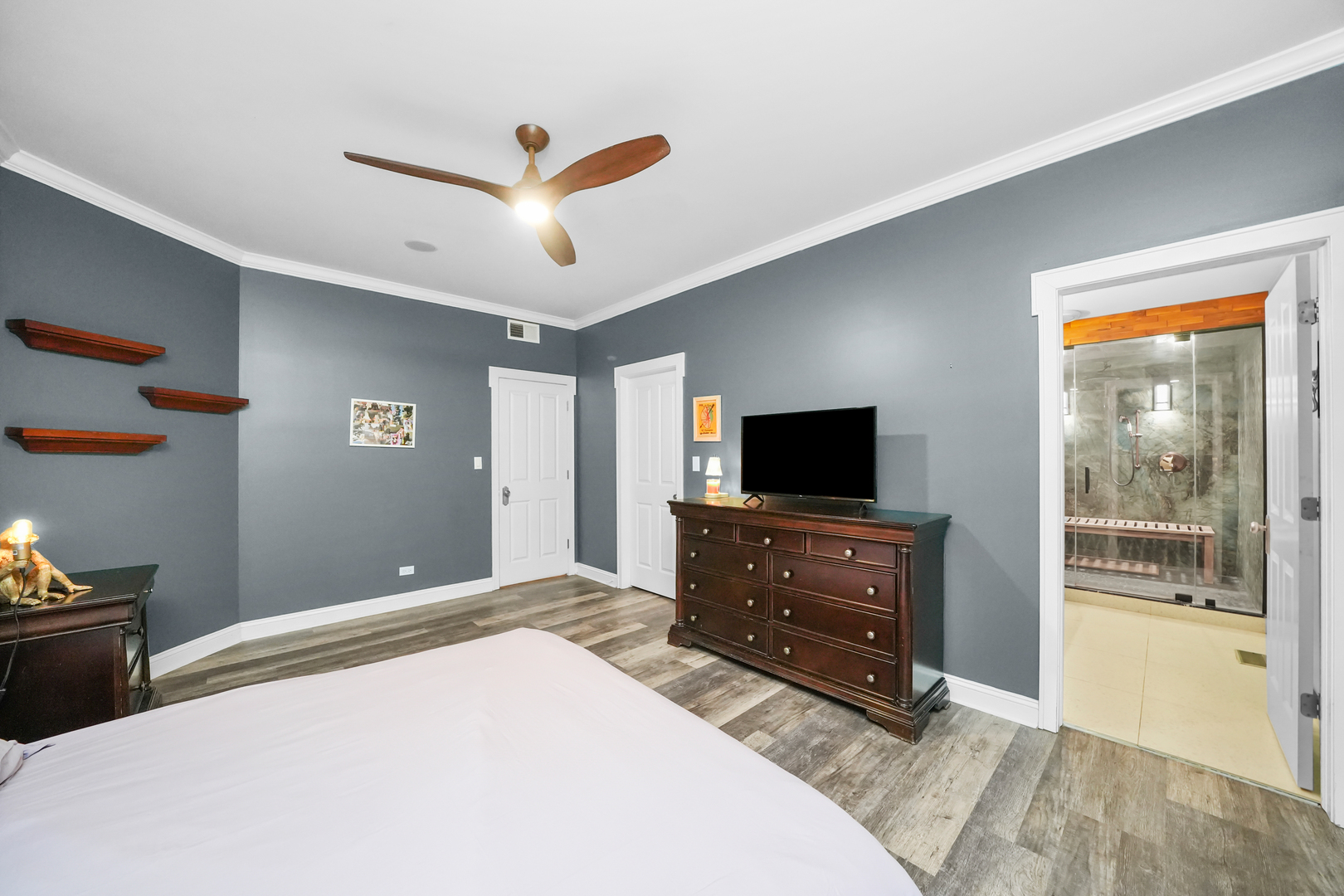 1749 W Roscoe Street Unit: 1