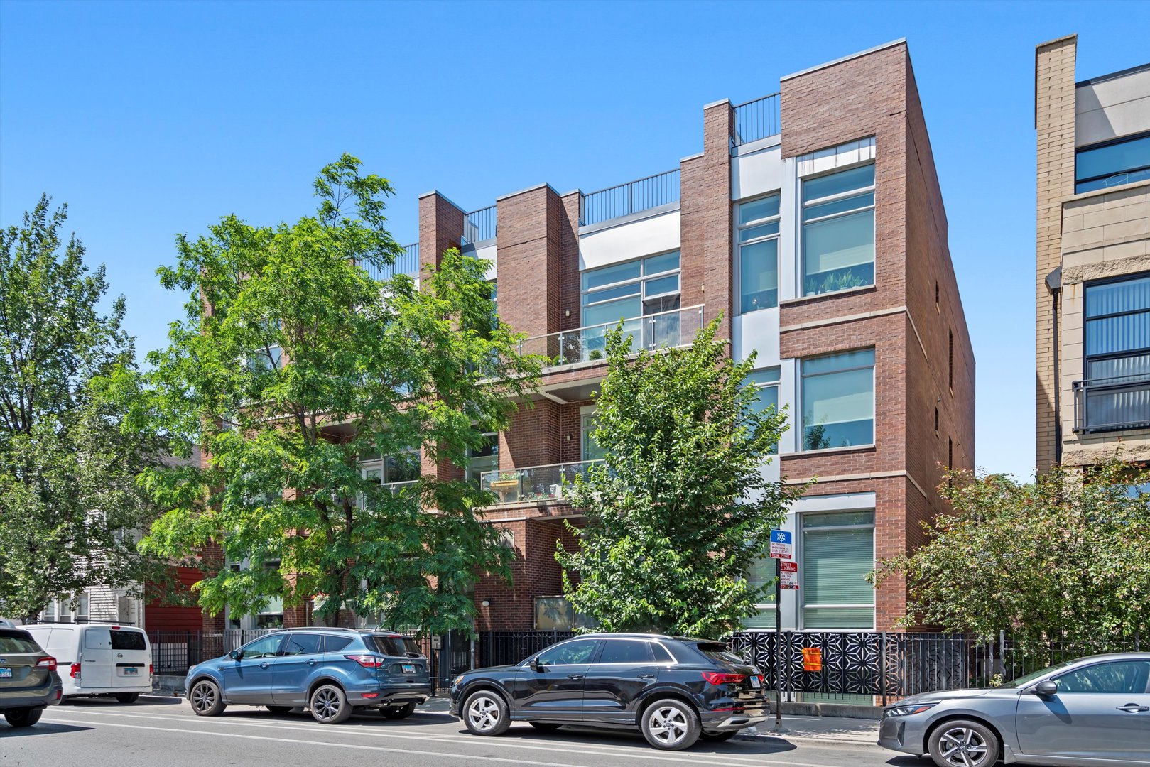2140 W Armitage Avenue Unit: 3W