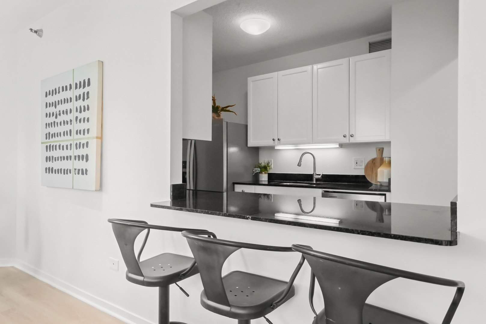 400 N LaSalle Drive Unit: 2007
