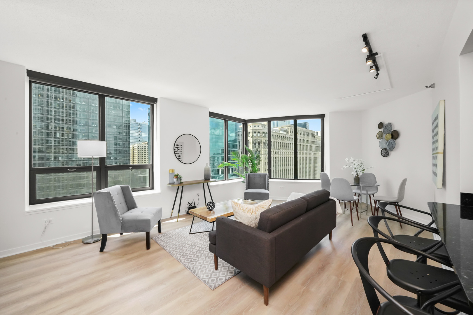 400 N LaSalle Drive Unit: 2007