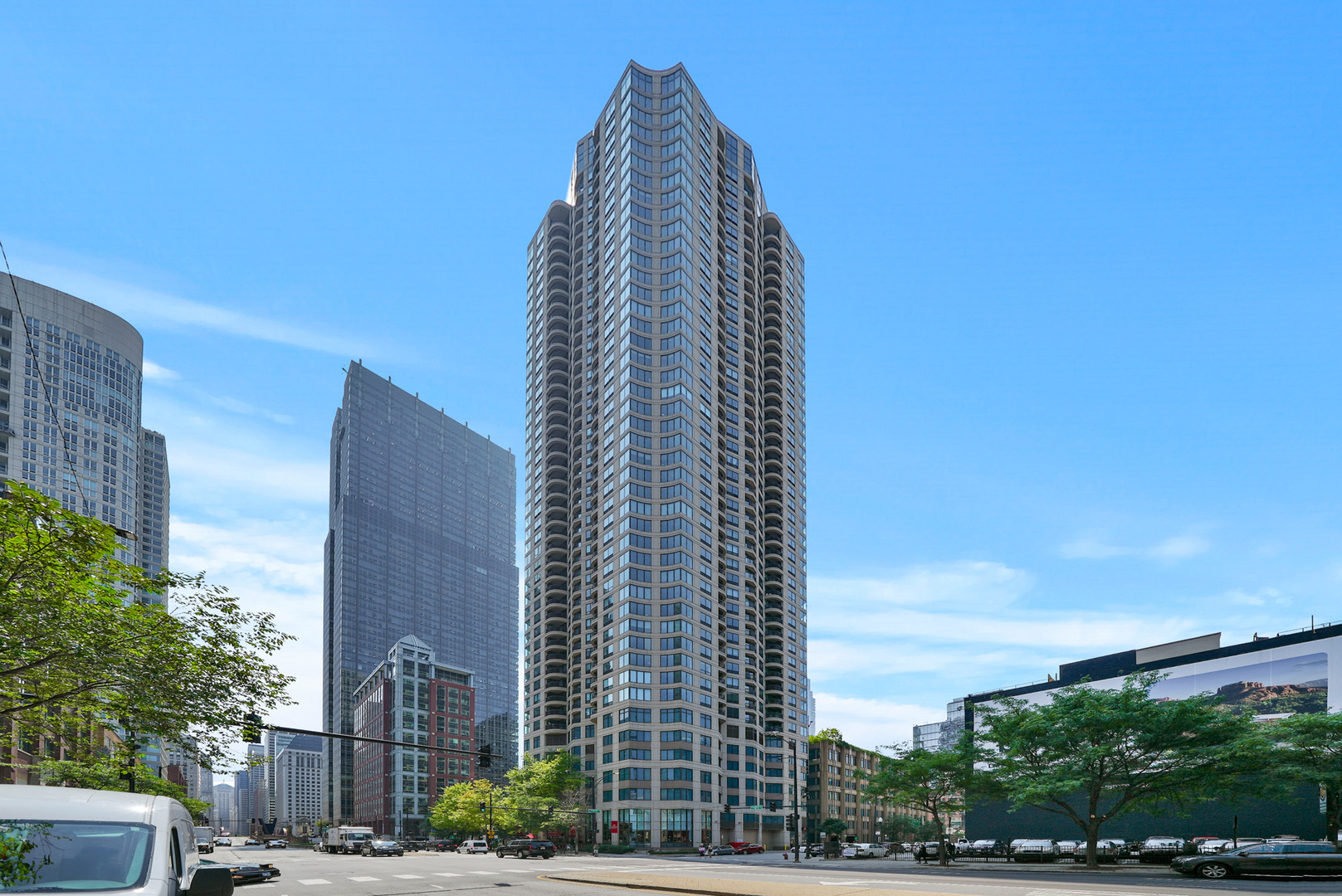 400 N LaSalle Drive Unit: 2007