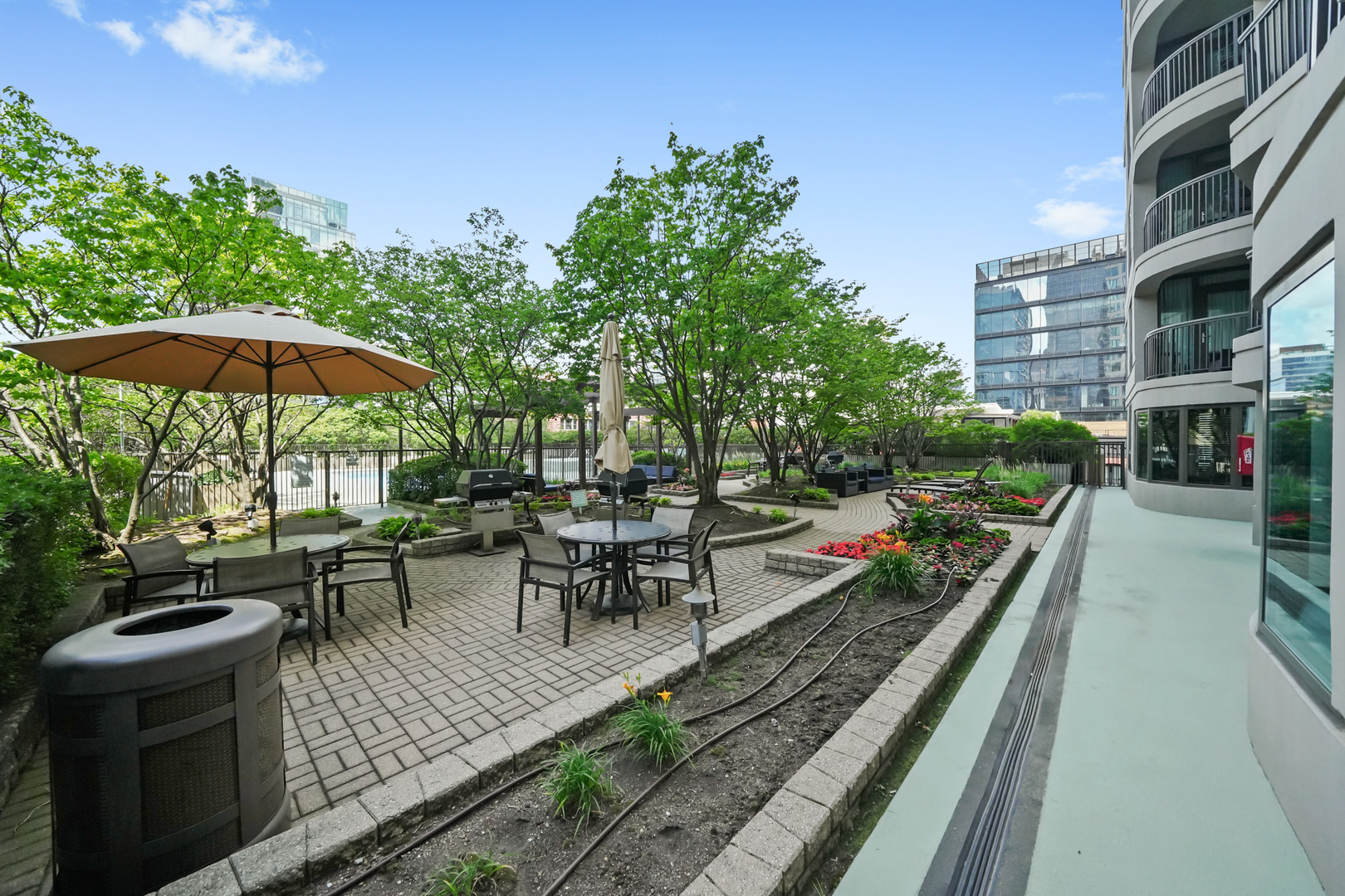 400 N LaSalle Drive Unit: 2007