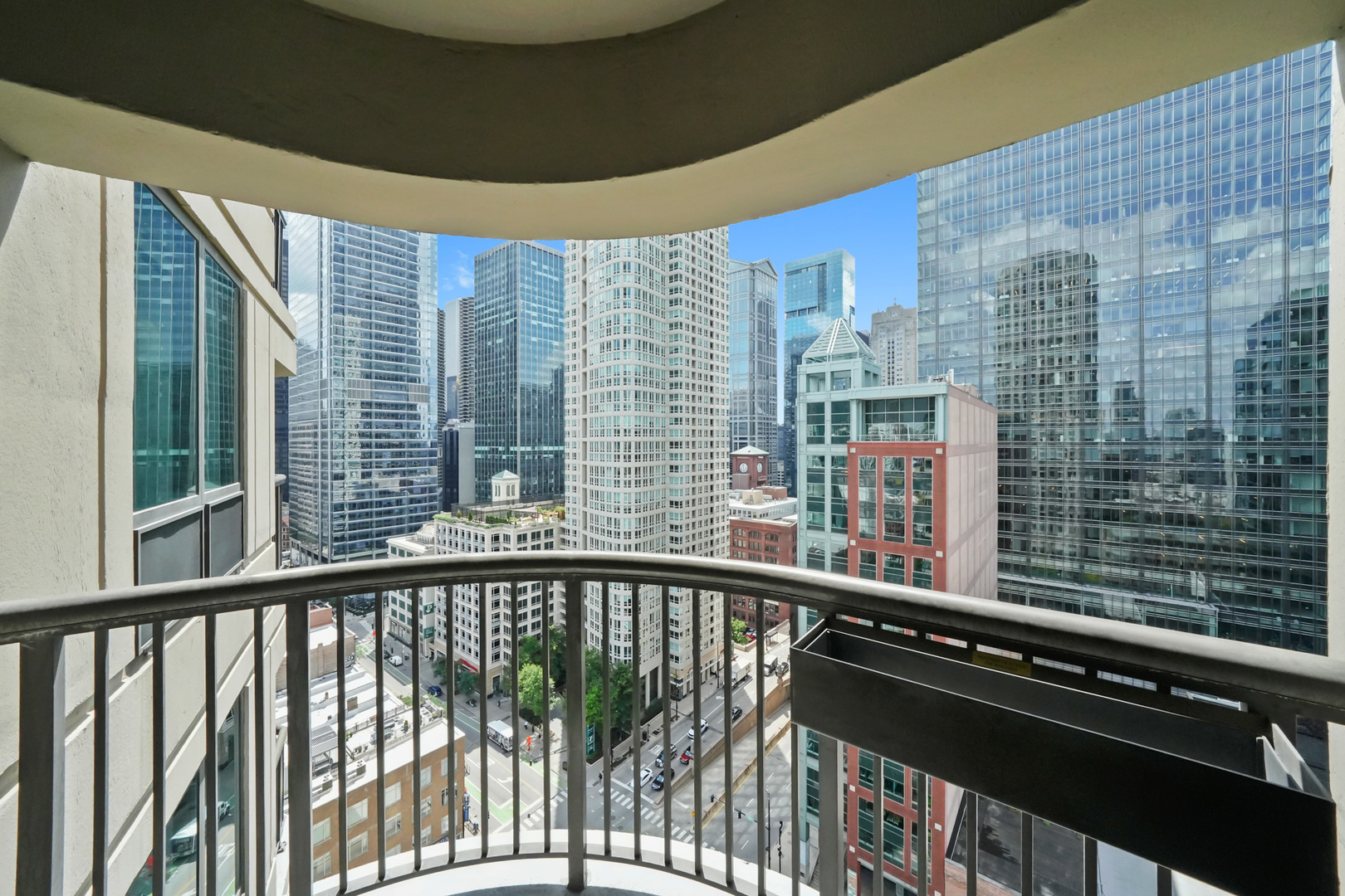 400 N LaSalle Drive Unit: 2007