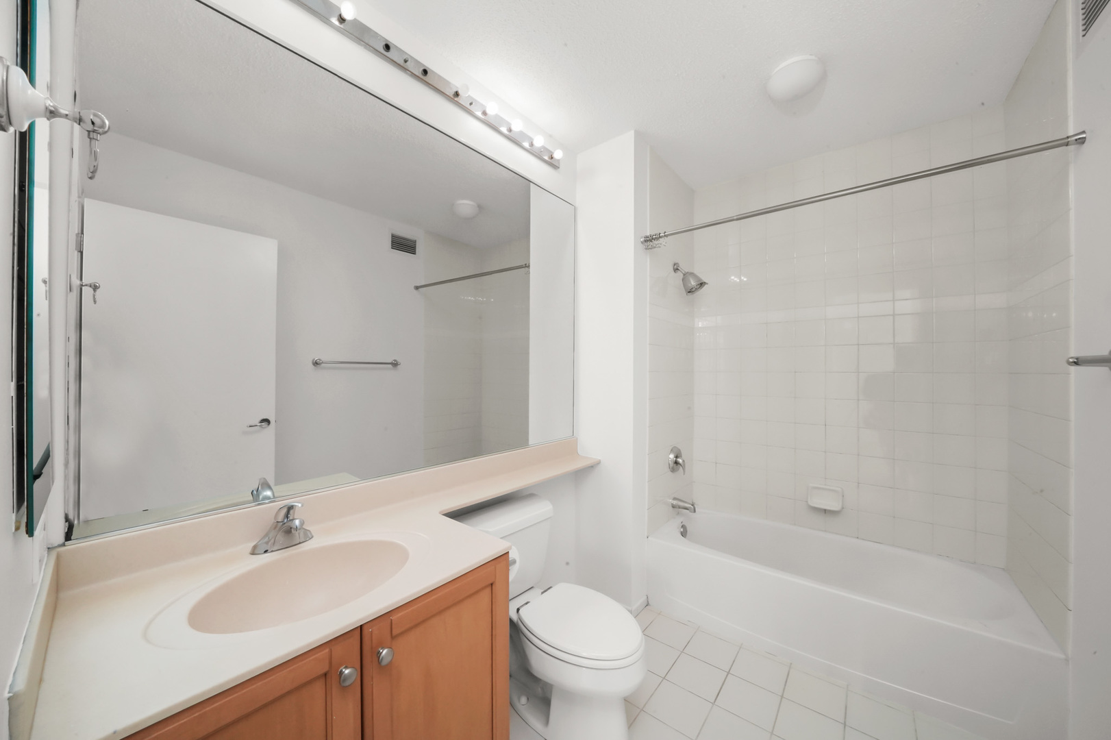 400 N LaSalle Drive Unit: 2007