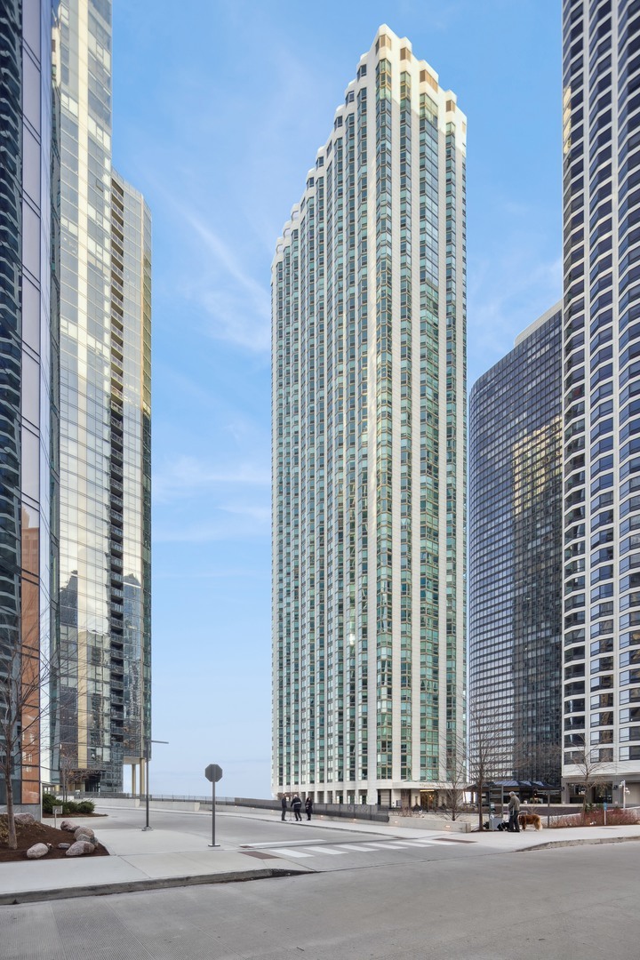 195 N Harbor Drive Unit: 3009