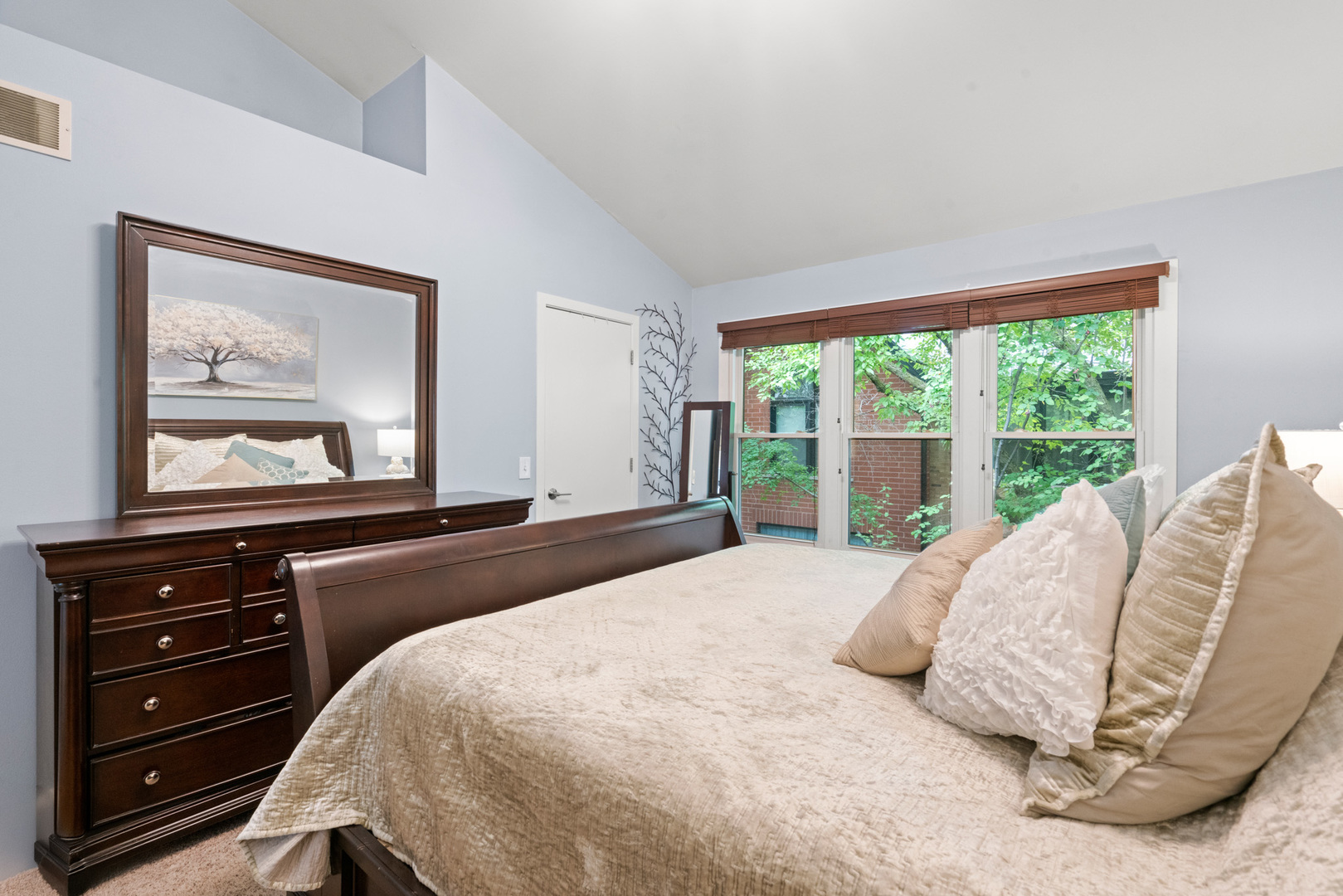 1801 W DIVERSEY Parkway Unit: 36