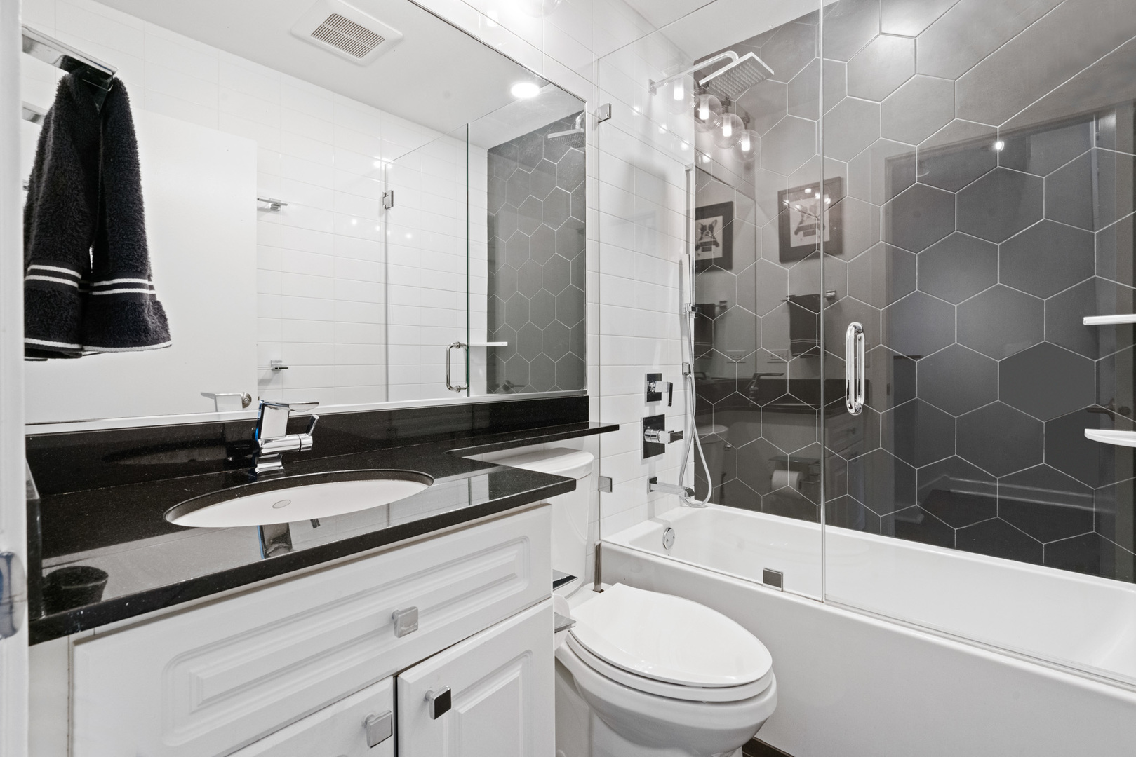 1801 W DIVERSEY Parkway Unit: 36