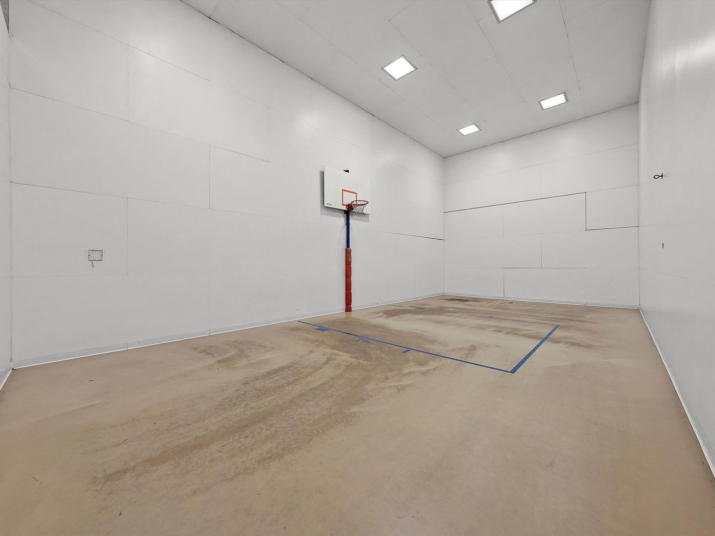 211 E Ohio Street Unit: 307