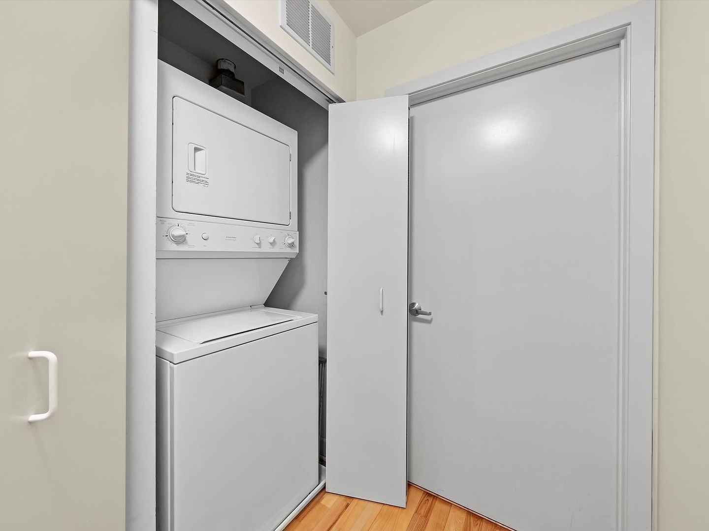 211 E Ohio Street Unit: 307