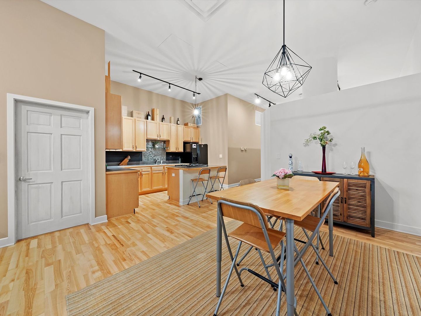 211 E Ohio Street Unit: 307