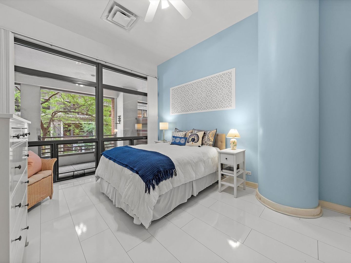 211 E Ohio Street Unit: 307