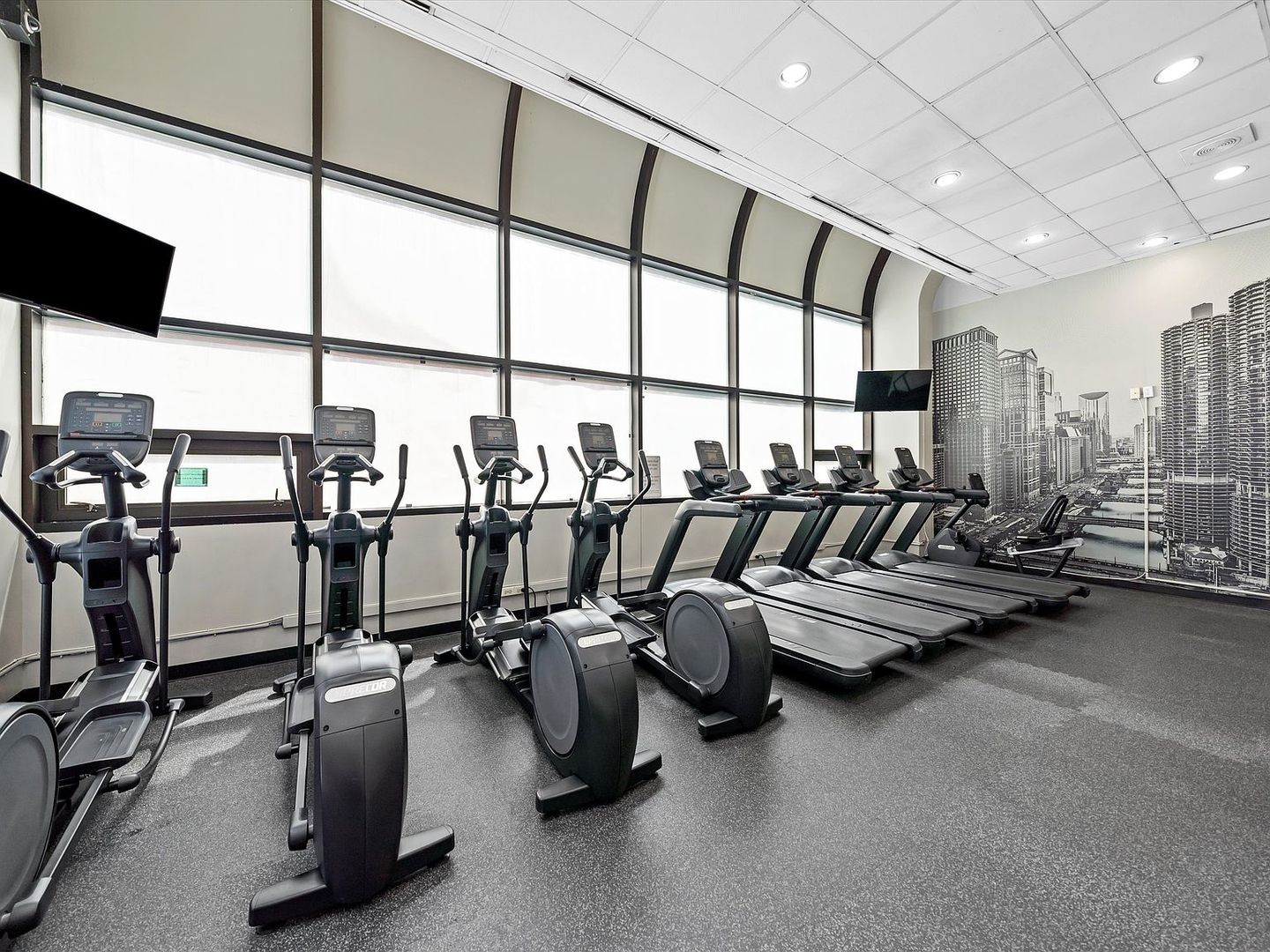 211 E Ohio Street Unit: 307