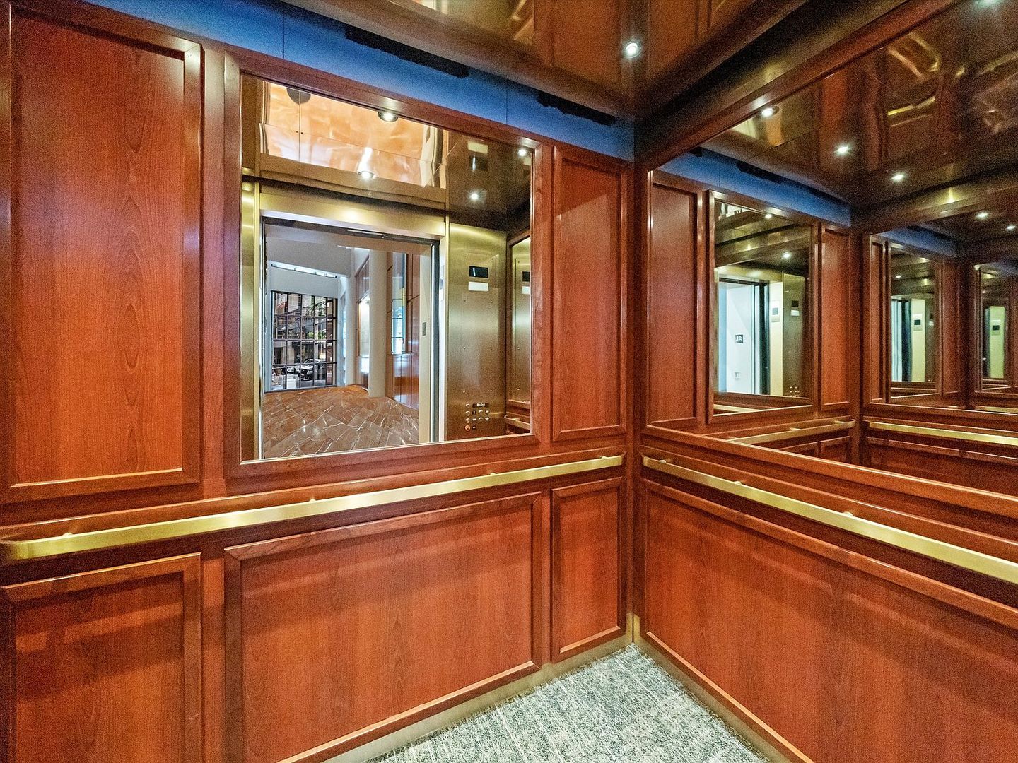 211 E Ohio Street Unit: 307