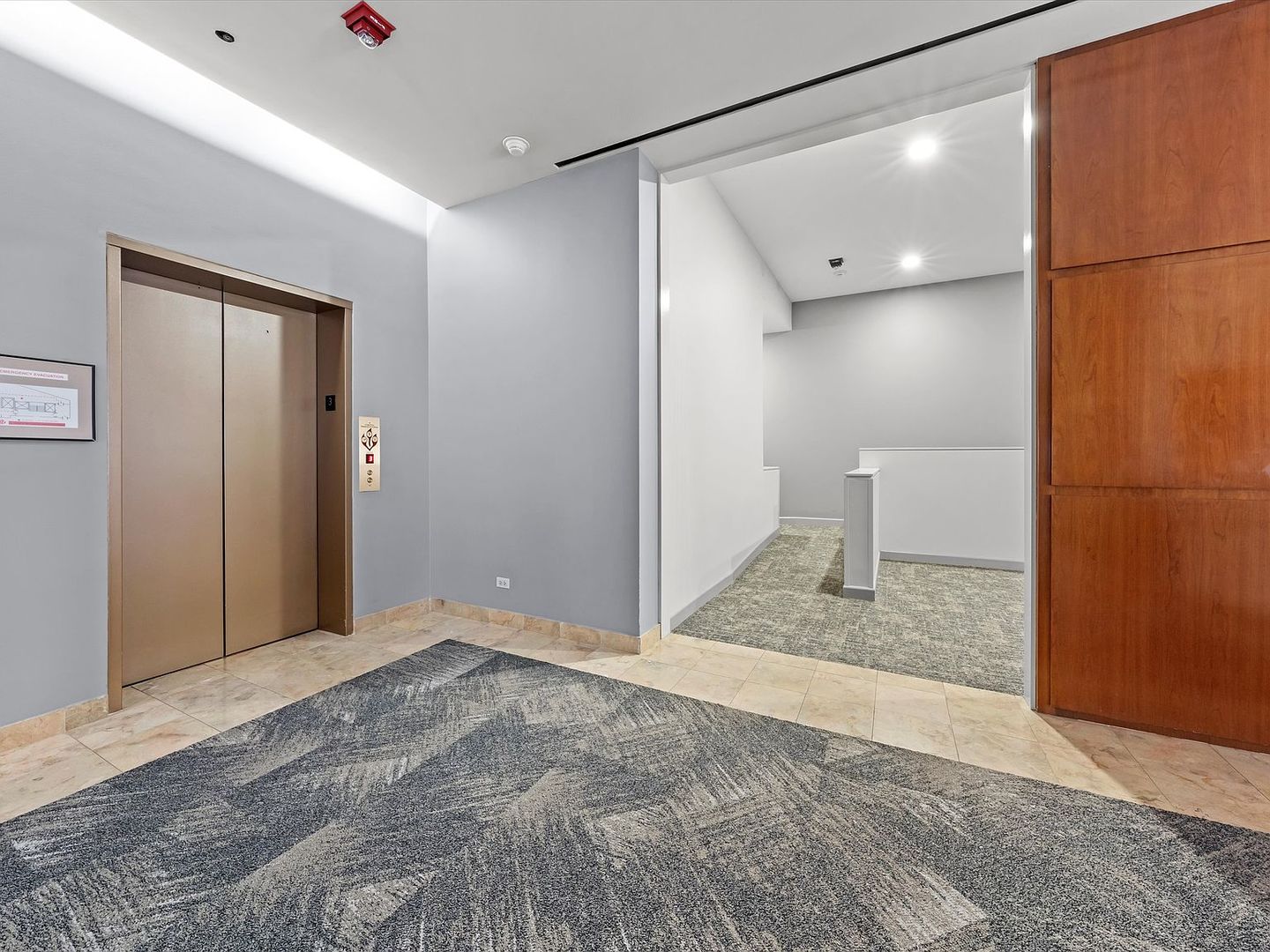 211 E Ohio Street Unit: 307