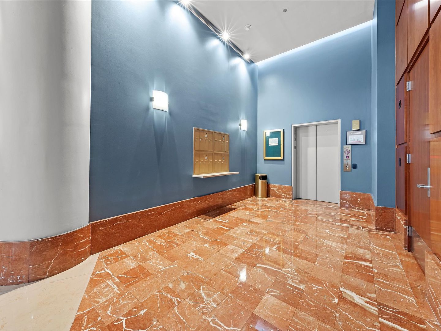 211 E Ohio Street Unit: 307