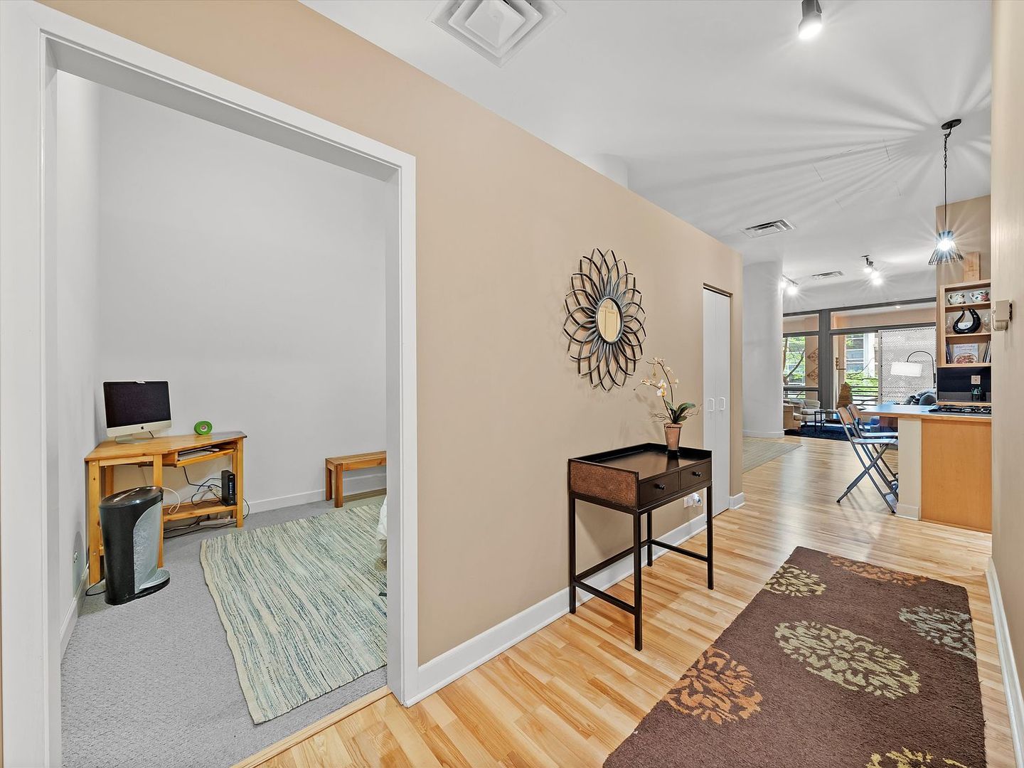 211 E Ohio Street Unit: 307