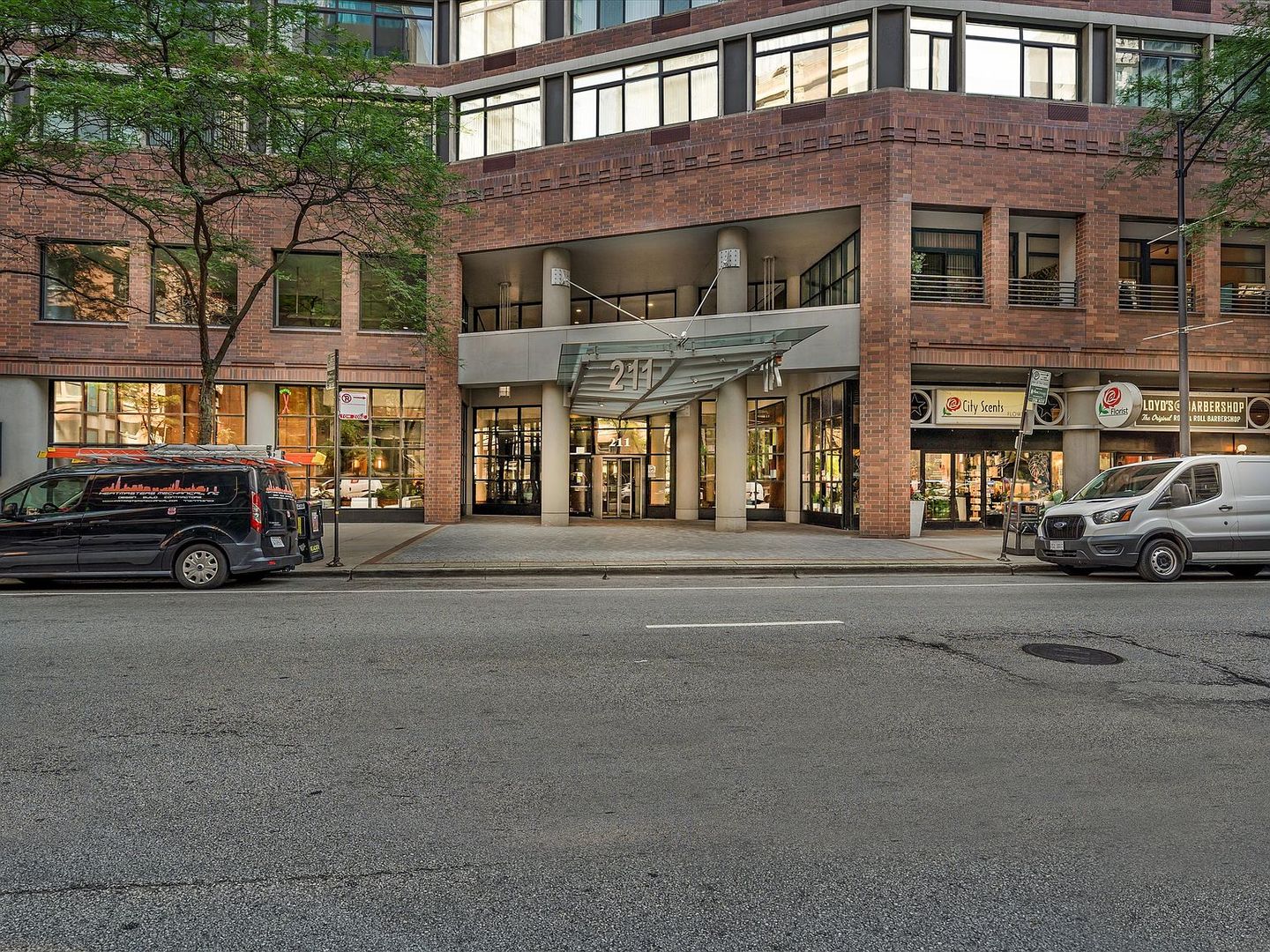 211 E Ohio Street Unit: 307