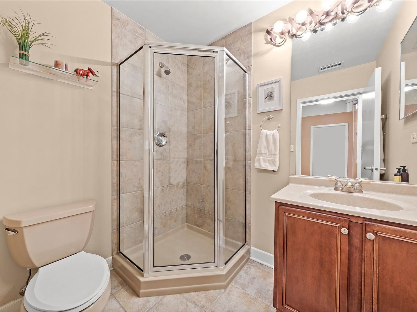 211 E Ohio Street Unit: 307