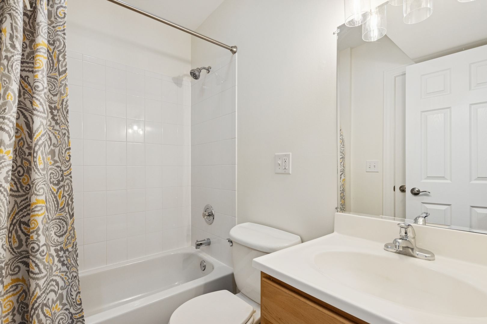 824 W Sunnyside Avenue Unit: G