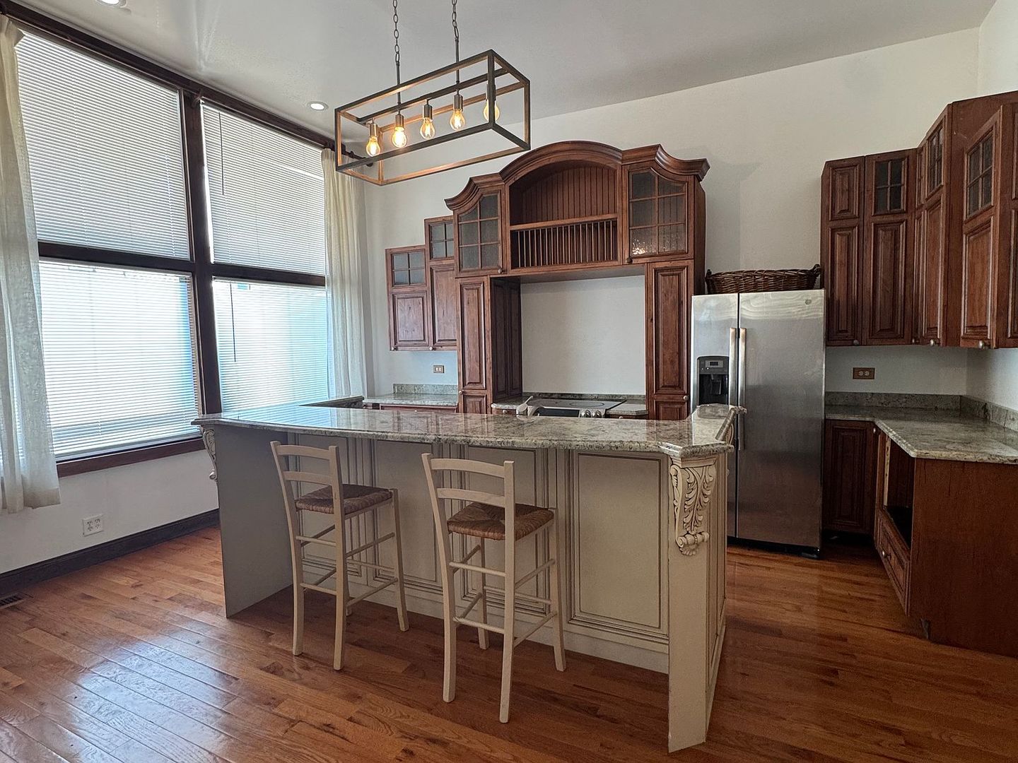 2425 N CLYBOURN Avenue Unit: 1F