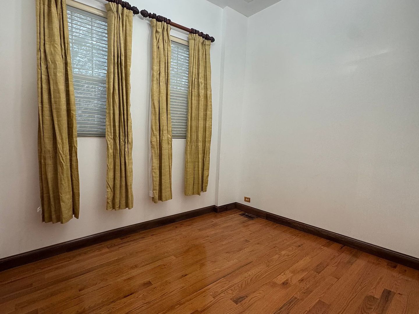 2425 N CLYBOURN Avenue Unit: 1F